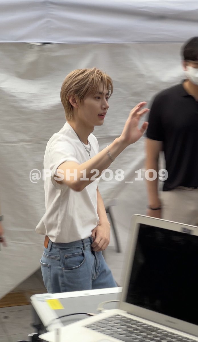 강아지 오늘 더위먹지않게 조심혀~~