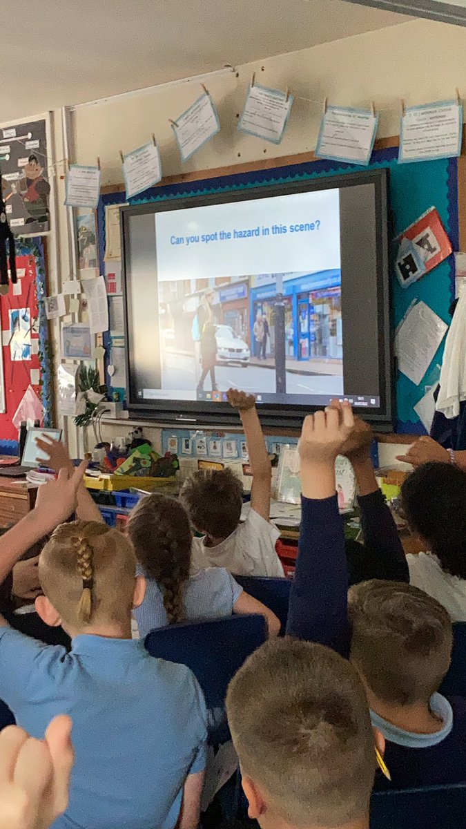 Mr_Smithson's tweet photo. Another busy morning @Spirejunior @Y4Spire Chatsworth art assembly followed by a road safety lesson. https://t.co/F448NlyXCr