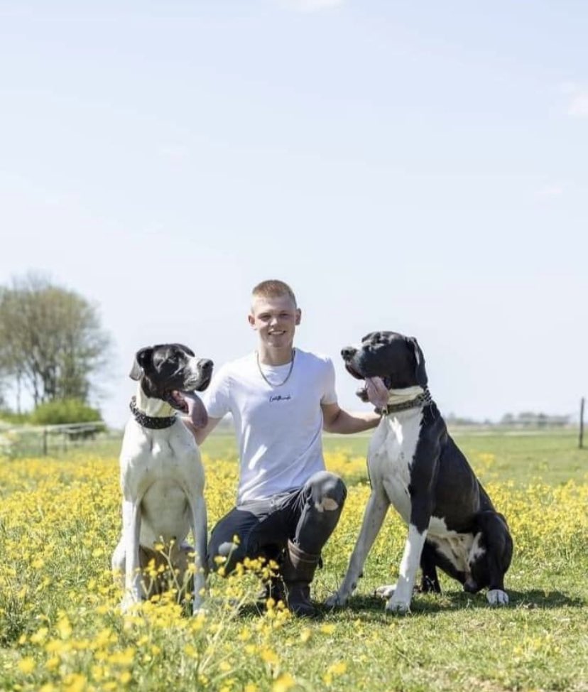 Dit is Jouke, 16 jaar. Hij is gister beschoten op straat en wordt sindsdien vastgehouden in Leeuwarden. Zijn doodongeruste moeder mag geen contact met hem. Jouke moet zo snel mogelijk naar huis. #FreeJouke