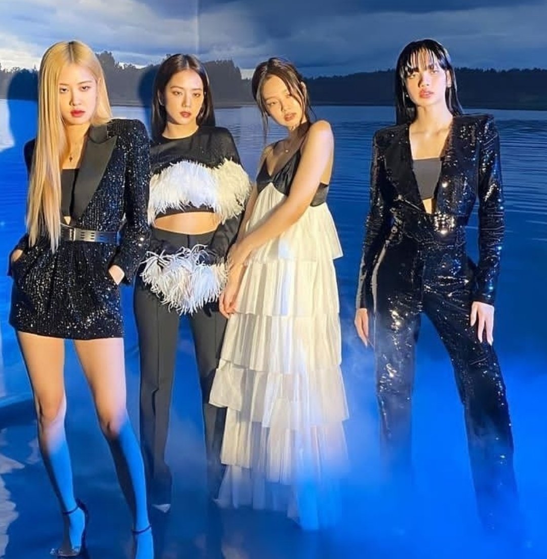 mucaslaa's tweet photo. No it's not just a dream ☘️

"AUGUST IS FOR BLACKPINK" https://t.co/XuGApTF2r8