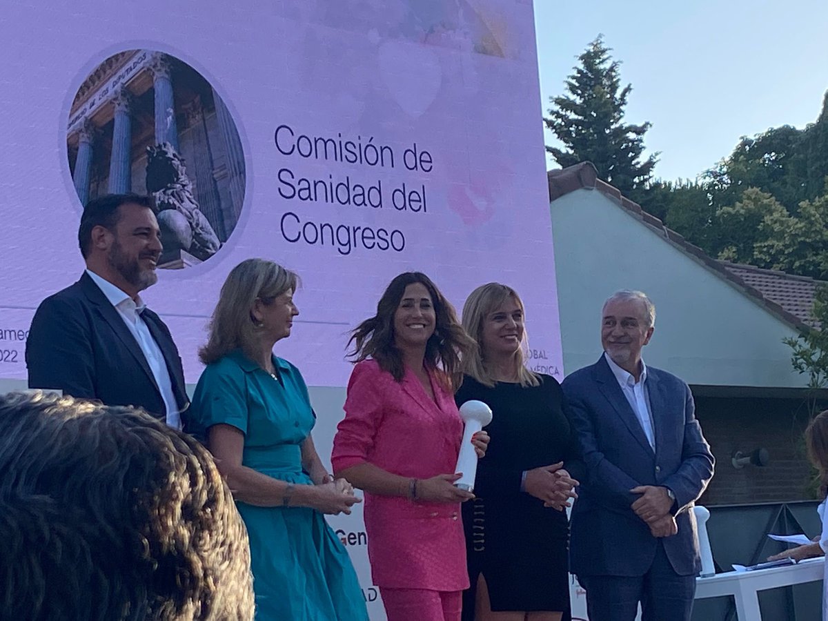 ana_p_nieto's tweet photo. Muy agradecida por el premio concedido a la 🏥Comisión de Sanidad @Congreso_es a la FIGURA PÚBLICA SANITARIA 

#PremiosFundamed

🎖Un reconocimiento al trabajo de todos.

♥️Quiero agradecer especialmente la dedicación y compromiso de los 13 diputados y diputadas del @gpscongreso https://t.co/4d7psCJQN9