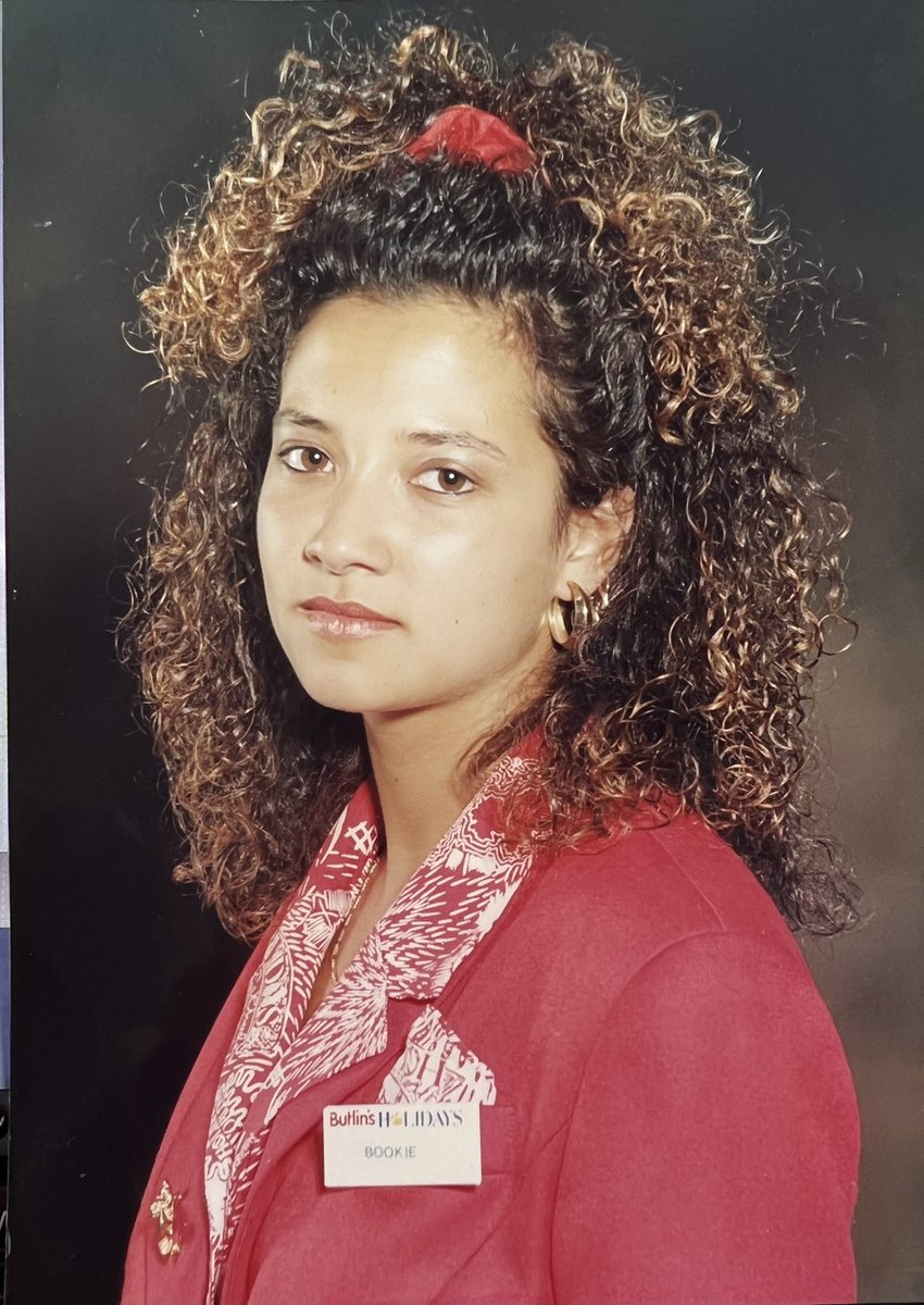 sarahbookertv's tweet photo. Just setting me hair in curlers to try and recreate this look from my Butlins Redcoat days!
As mi old mate & fellow ex-red Sid Sims @ExplosiveProLtd has a fab touring show #80slive
& it’s coming to my stomping ground @TheatreRoyalBTN tomorrow!
https://t.co/NmYlDWxI2V https://t.co/jrhGAXAksy