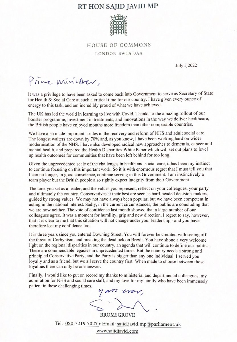 AdamRutherford's tweet photo. Resignation letters. A formatting review 🧵 

Sajiv Javid. Plus points for hand written salutation, minus for no 'Dear'. Left justification, good, standard serif font, weird centred signature. 7/10 https://t.co/9mQd0MLozo