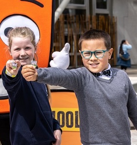 TeachPrimary's tweet image. WOW, walk to school challenge is now available for 2022/23! Over 1,500 schools are already running WOW. Next year, pupils will #WalkThroughTime, collecting badges each month as they learn about important moments in history. Find out more👉bit.ly/3OGVbIG #ad #WalkToSchool