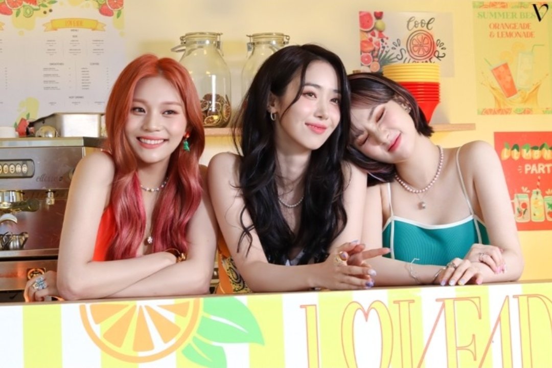 [📷] - #VIVIZ 'Loveade' M/V Behind for MelOn Magazine!

#VIVIZ #EUNHA #SINB #UMJI #비비지 #은하 #신비 #엄지 <a href="/VIVIZ_official/">VIVIZ</a>