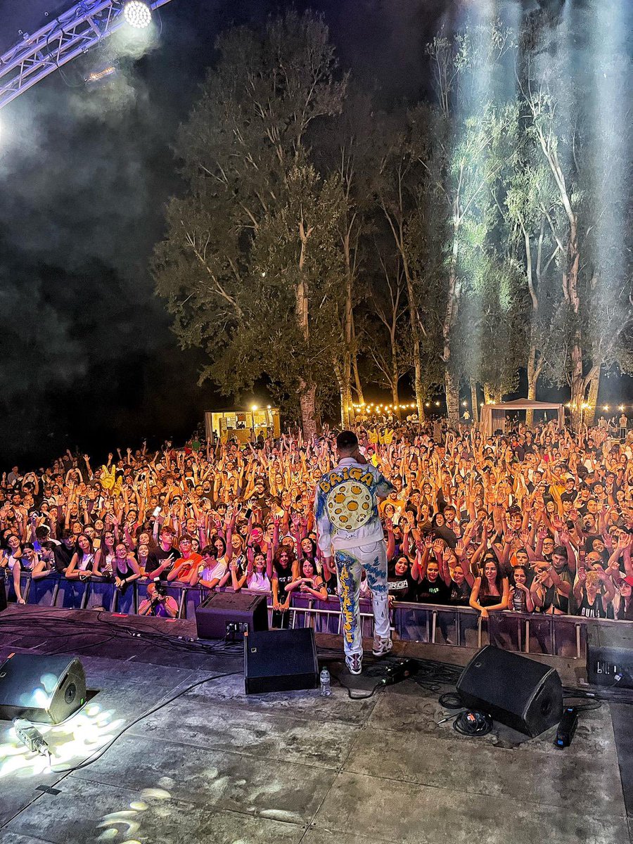 MattiaBriga's tweet photo. Ieri sera eravate un pubblico stupendo. Avevo bisogno di voi.
@Honiro , hai messo su una bellissima festa.
Complimenti a Villa Ada Festival per il palco e il sound Top Quality 💪🏻🎉 https://t.co/oBOvIlm59y
