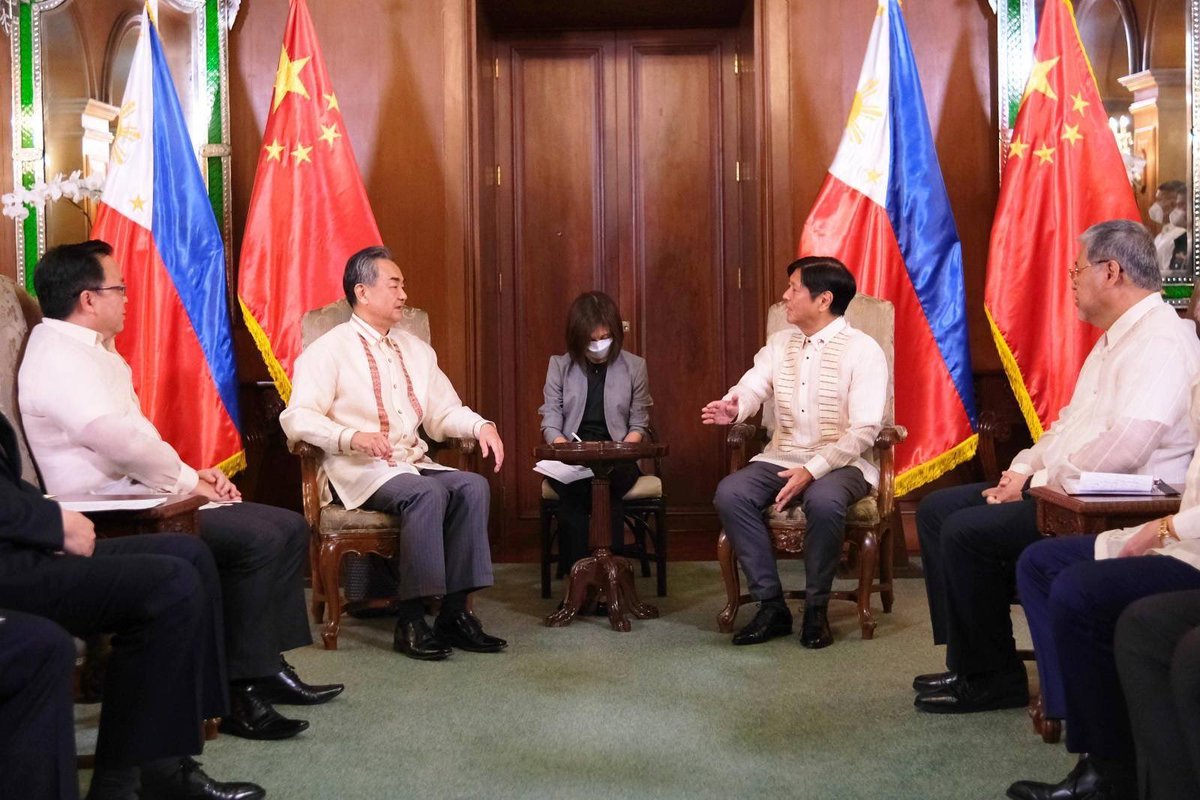 bongbongmarcos's tweet photo. I am grateful to Minister Wang Yi for extending the message of congratulations and support from President Xi Jinping.

We also discussed agriculture, infrastructure, energy, and our commitment to maintaining the strong relationship between our peoples in the coming years. https://t.co/dLV66tdHCU