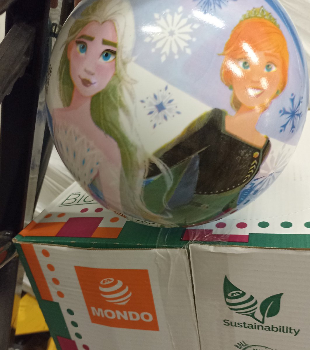 Elflicodra's tweet photo. Ballon mondo la ressemblance est approximative... Coïncidence ?? @Frederic_Molas tu en pense quoi? 😂
#clubjdg #mondoworld https://t.co/ksamQVKGkR