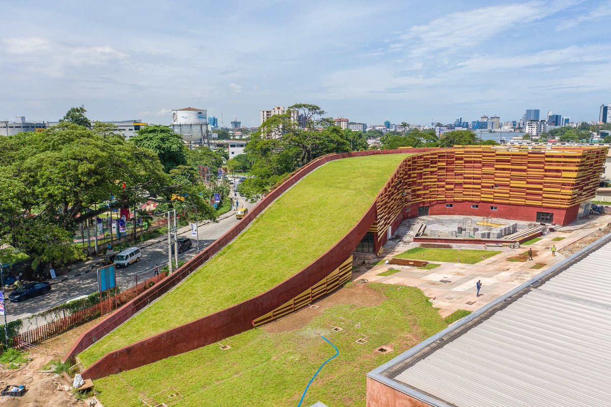 Oluseunie's tweet photo. The John Randle Centre, Onikan, Lagos. Opening Q4, 2022. #aṣọòkèinthesky #yesitsrealgrass https://t.co/fLPO0XP7Tu https://t.co/fDvRJUXqDb