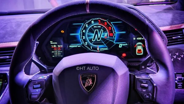 Interiors in Alcantara: Lamborghini Aventador Ultimae and Huracan