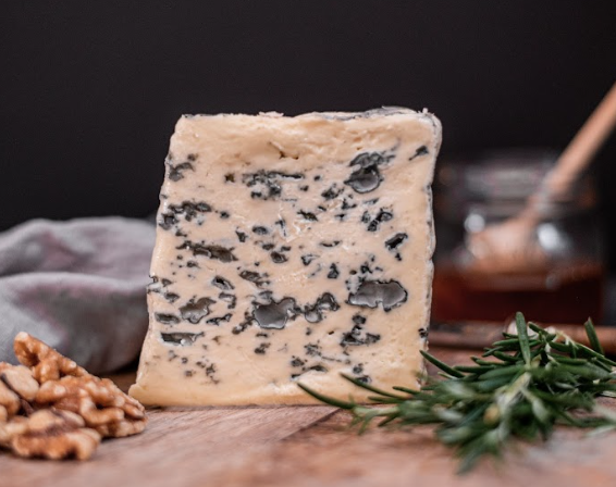 🌍🇫🇷Saint Agur is the dreamy award winning #bluecheese in the July Globetrotter Pack!
This gorgeous #cheese is a mid strength blue with a surprising texture - it's actually classified as a #doublecream so it's wonderfully smooth &amp; creamy🤤 
Grab yours💙👇
cheesetherapy.com.au/products/2022-…