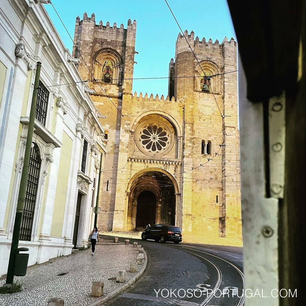 test ツイッターメディア - 路面電車28番の窓からリスボン大聖堂。 #ポルトガル #リスボン https://t.co/NIJyUNF0TZ