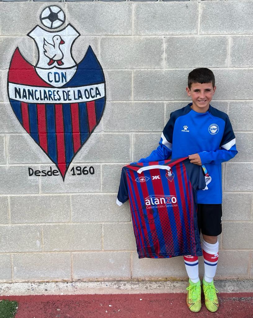 Hoy sales a echo entrega de las camiseta del Club deportivo Nanclares a 
Kerman (2010)
Aroa (2008)
Pasaran a pertenecer a la disciplina del Alaves. Mucha suerte en esta experiencia.