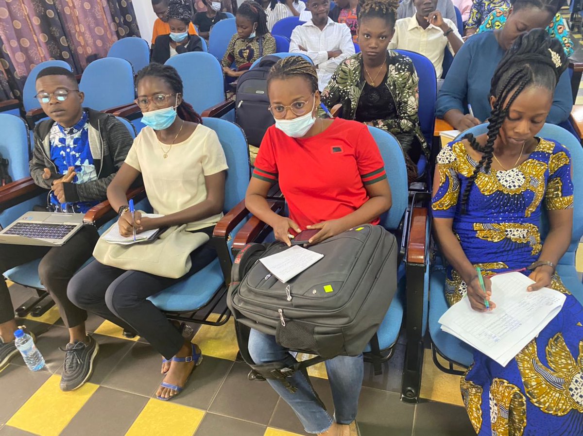 DouriyathDansou's tweet photo. Je participe en ce jour avec les autres volontaires de @ViaMe8 au chant d'oiseaux à une formation sur le #Factchecking organisée par @unfpa_benin en collaboration avec @oms_benin. @EmmanuelGanse notre formateur.
@CyrilleKouliho @janveille @FawazIssa13 @AttadedjiHabib https://t.co/dBUc4TmaF0