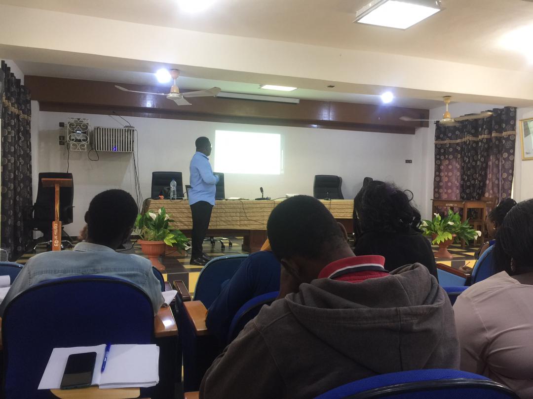 MonkpeW's tweet photo. Formation en fack checking organisée par l’OMS et l’UNFPA. Comment gérer les flux d’information pour faire la part entre les bonnes et mauvaises informations concernant le covid
@FawazIssa13 @unfpa_benin @MTodoedji @janveille @ilewaOrg1 https://t.co/pRWiax8aJj