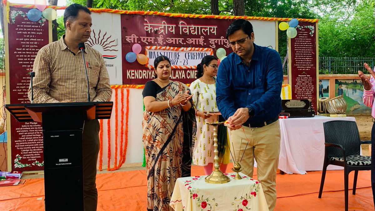 KVDurgapurCMERI's tweet photo. Investiture ceremony is one of the most important events of any school. It is here that we entrust faith and hope in our newly appointed student council. 

@EduMinOfIndia @KVS_HQ @ROKolkata @binodbehera25 @PKCHANDRAN12 @hl_chaudhary @PKTailor15 https://t.co/4Oco6vYJHZ