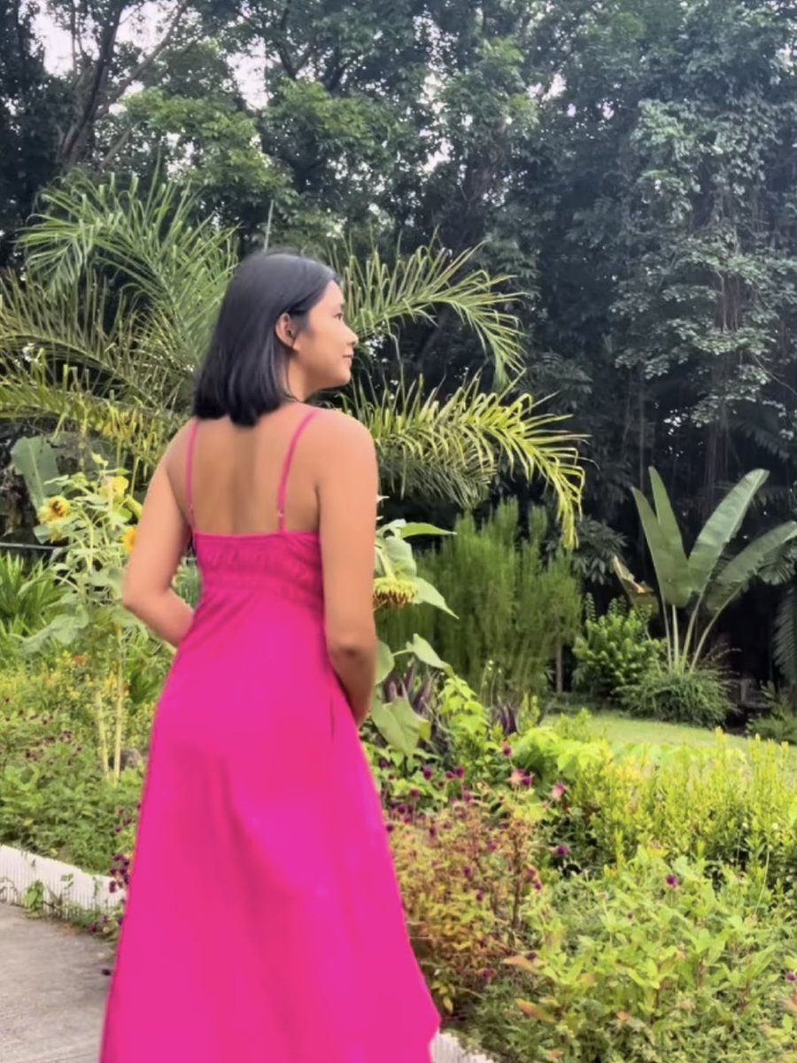 kaielogy's tweet photo. — kaila in this dress >>>>>> https://t.co/R0tfVno3Jj