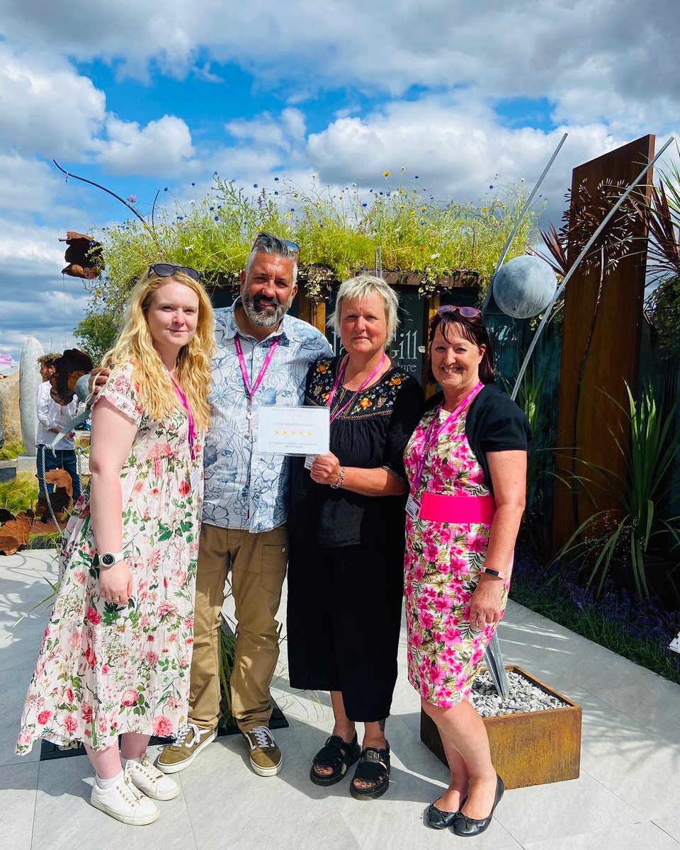 Feeling good at #rhshamptoncourtflowershow! Yesterday we got another Five Star Award & we are thrilled! We could not have done it without help though. Thank you Shelly, Fraser @wilesgardens, Karen Padgett, and Rachel from @BradstoneUK. Please visit us at Stand No. HC360.@The_RHS