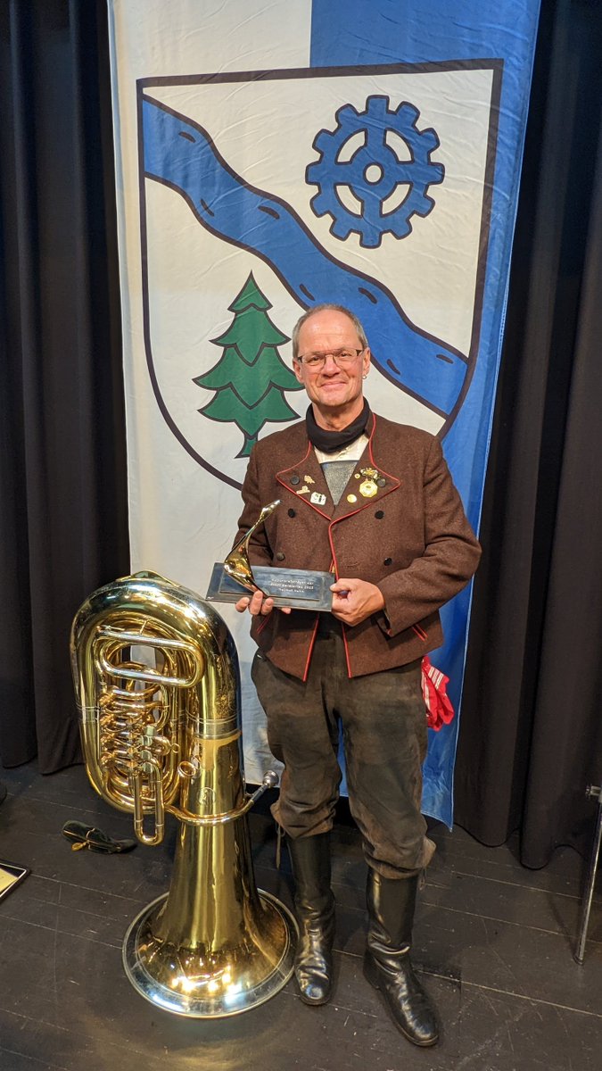 Helmut Hahn, langjähriger Mitarbeiter und Vertriebsprofi bei der Moralt wurde bei einem Festakt mit dem Kulturpreis 2022 der Stadt Geretsried ausgezeichnet! Geehrt wurde er für sein vielseitiges, ehrenamtliches Engagement in mehreren Vereinen für die Brauchtums und Heimatpflege.