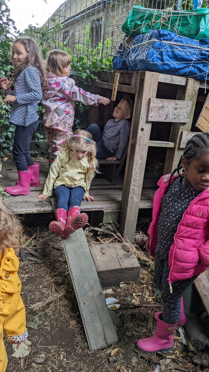 HorburyBridgeAc's tweet photo. Having fun in forest school today #forestschool #outdoorfun #educateoutside https://t.co/VfWwhDTF06