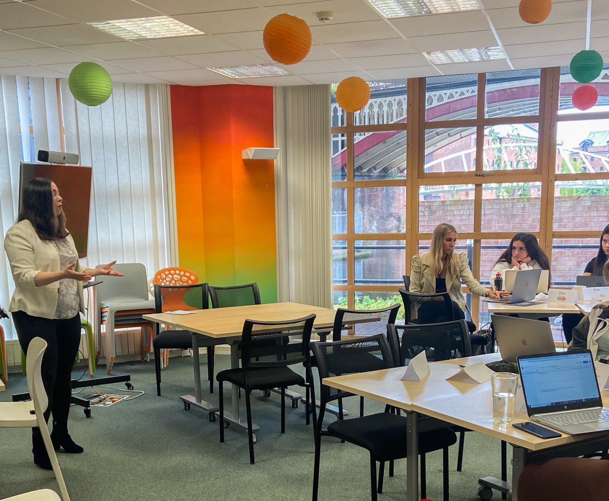 TheJuiceAcademy's tweet photo. A big thank you to Caroline for delivering a great session this morning on 'Employability' to Cohort 33 for their last session in the Academy 🤯
#employablity #contentproducer #apprenticeships https://t.co/vdVU9ZdMCs