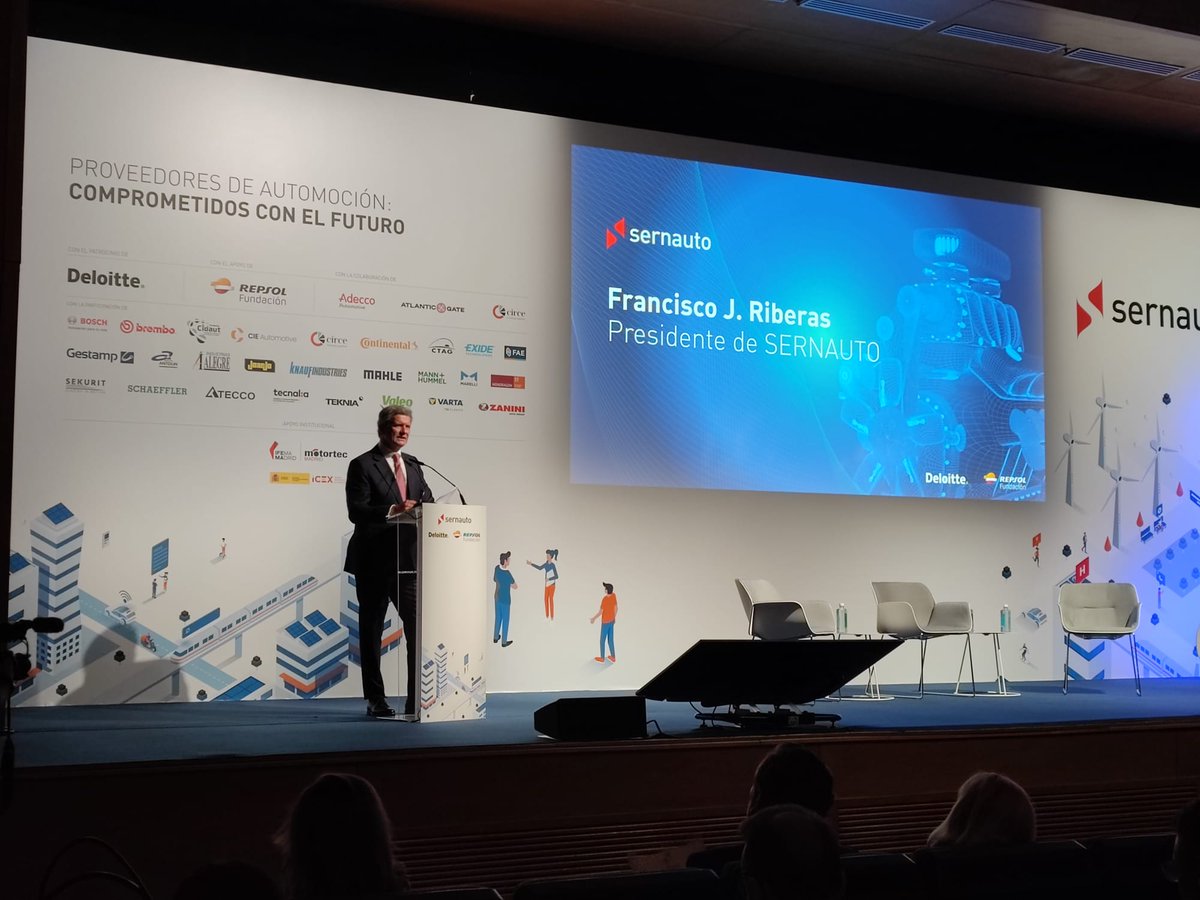 sernauto's tweet photo. #EncuentroSernauto Francisco J. Riberas, presidente de @Sernauto abre el encuentro "Proveedores de automoción: comprometidos con el futuro" animando a los asistentes a aprovechar las interesantes reflexiones que va a aportar el panel de expertos programado. https://t.co/Po0hqNAVeh