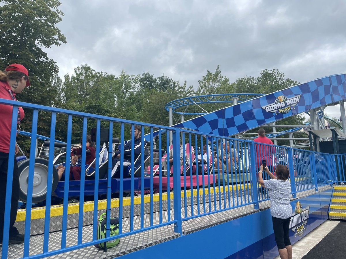 Year 4 having a brilliant time at <a href="/gulliversfun/">Gulliver's Theme Park Resorts</a>. Learning does not only take place in the classroom. Developing ‘character muscles’ and gaining real life experiences enabling them to write. 🙌🏻👏🏻 @julie_cass1 with us having a great time