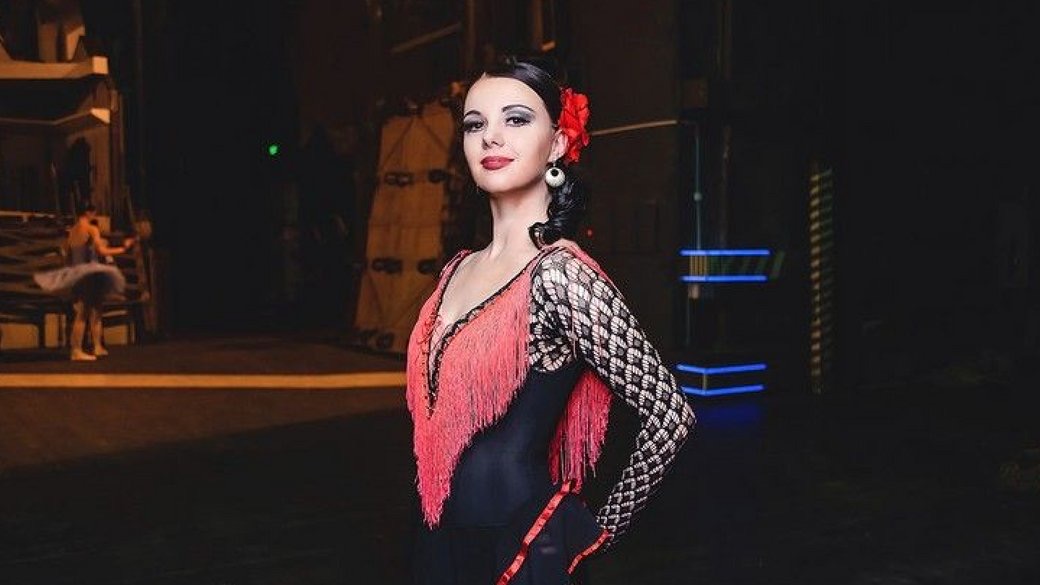 DefenceU's tweet photo. When russian large-scale invasion began Olesia Vorotnyk, a ballerina with the National Opera of Ukraine, joined the @TDF_UA 
Her husband was killed in the war 3 years ago. Now Olesia is back on stage, but continues military training.
📸Oleksandra Zlunitsyna, Olesia Vorotnyk https://t.co/62Oq39jPqc