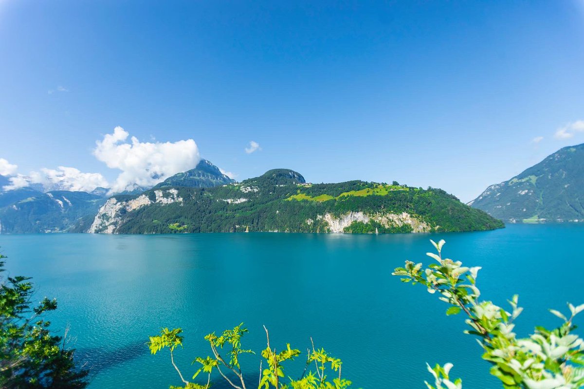 Twinsdntbeg_'s tweet photo. The beauty of Lake Lucerne, Swizerland 

Lake Lucerne is a lake in central Switzerland and the fourth largest in the country.

Landscape photography by @swagofafricanews @twinsdntbeg 

#switzerland🇨🇭 #zurich https://t.co/M9EfibCgp3