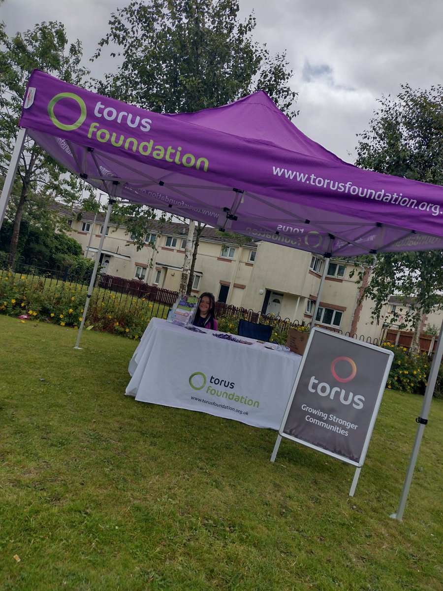 Some great engagement with the community here on the four acre estate,🌻some lovely residents popping over for a chat 👍