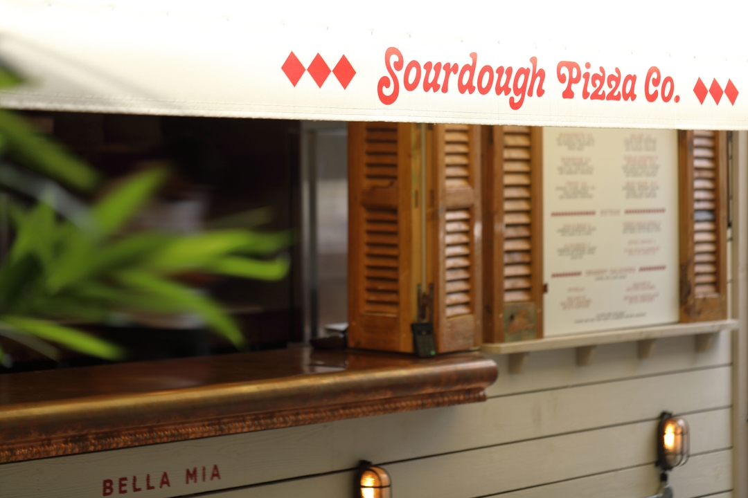 What are you eating this evening? 
​Food from Ronnie's Rib Shack, Bombay &amp; Co or Sourdough Pizza Co?
​Comment below⬇️