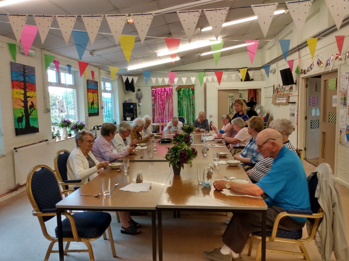Lovely to see everyone at our Tuesday lunch #lunchclub #windsor  flowers from <a href="/LavenderGreen0/">Lavender Green Flowers</a> looked so good in our centre