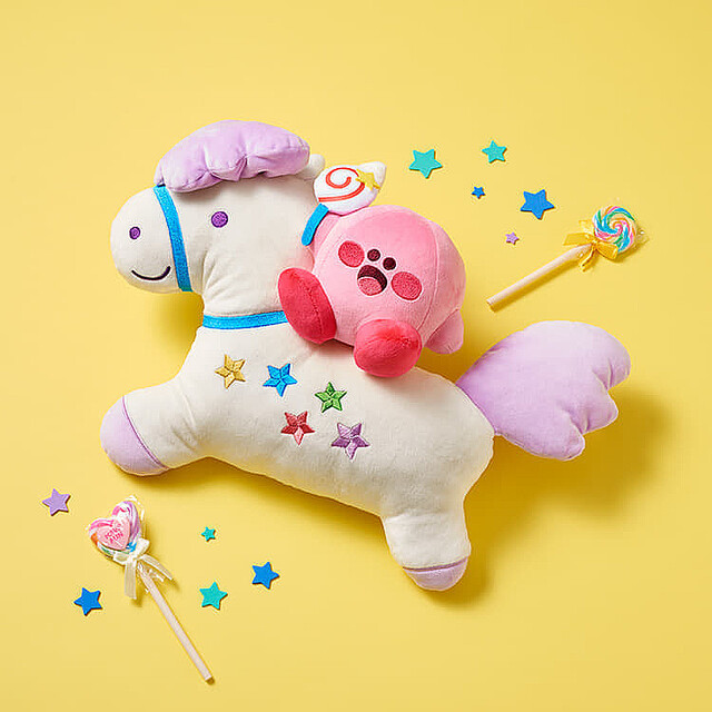 livedoornews's tweet photo. 【かわいすぎ】星のカービィ×SWIMMER、コラボグッズが販売決定！
https://t.co/y4yX7WavSu

ぬいぐるみやマグカップ、ポーチなど9種類を展開。23日より「イオン」「イオンスタイル」など約450店舗で販売するほか、イオンスタイルオンラインでは8日より通販の予約受付を開始する。 https://t.co/rvCLwAesO0
