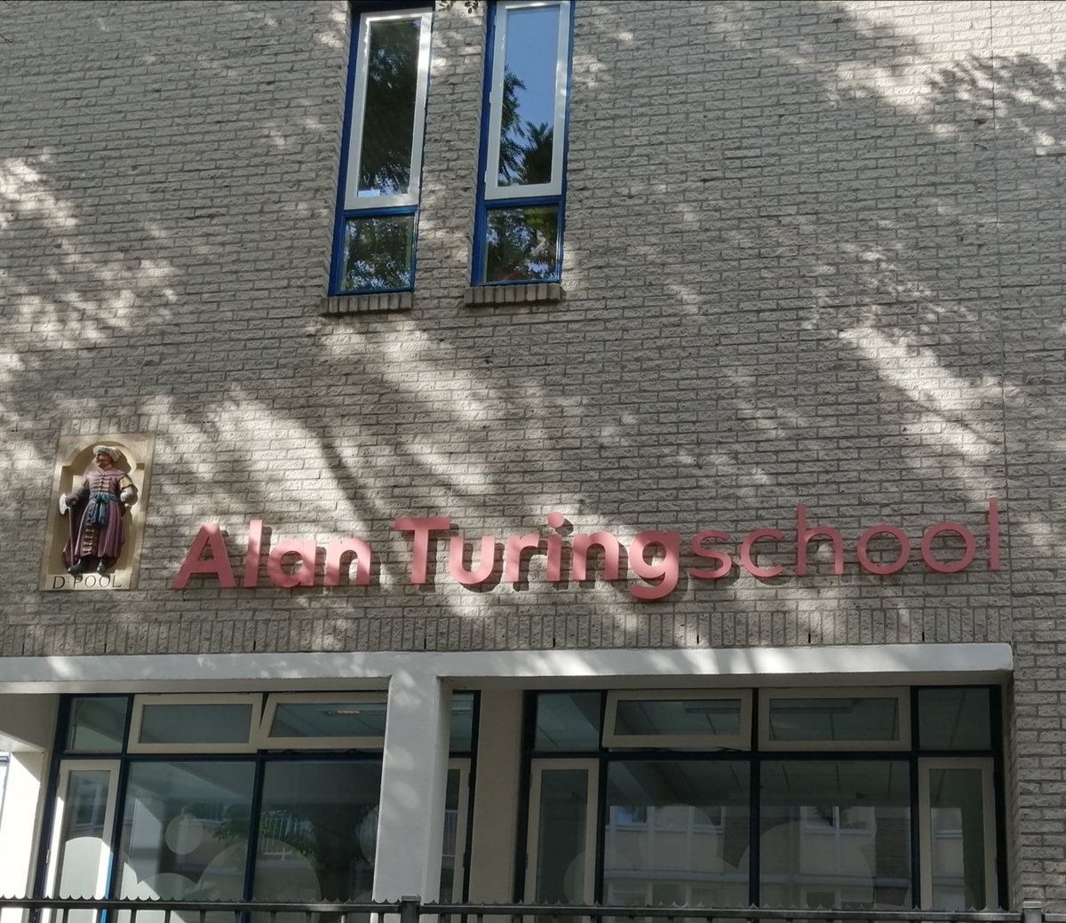 mariska_celis's tweet photo. Bedankt @Turingschool020, @EvaNaaijkens en @meesterleZer voor het inspirerende bezoek! Een heldere aanpak die zich duidelijk vertaalt tot op de klasvloer. Stof tot nadenken! Een dikke (Vlaamse) merci. https://t.co/o61K0QonxQ