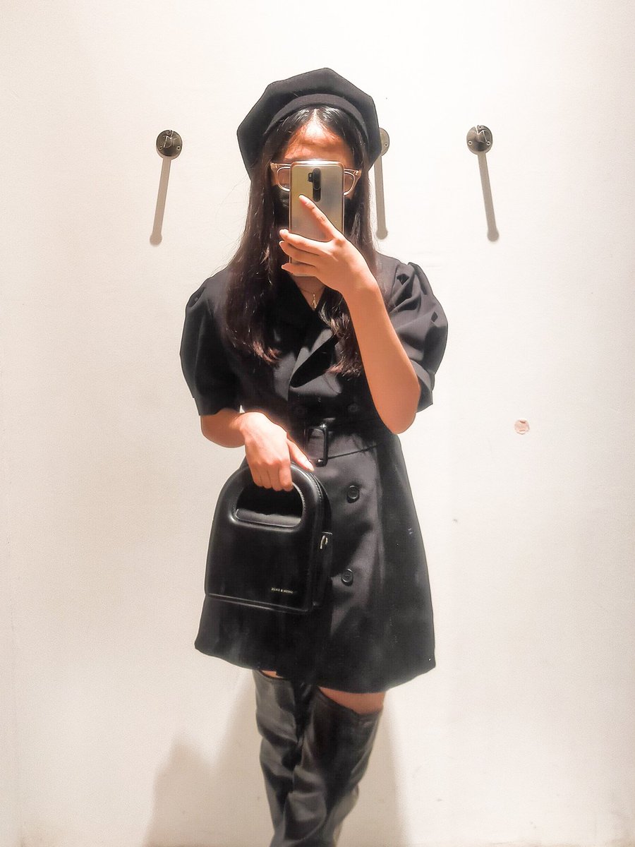 teumerolls's tweet image. i dont have any plans to join the #TMSD since i dont take that much picture of myself but, i found this picture of myself on my gallery and it's kinda similar to hyunsuk's outfit so here it is. my first, i guess? 💙🌷

#TreasureMakerSelcaDay #TREASUREMAKERS #treasure #rollsoftmsd