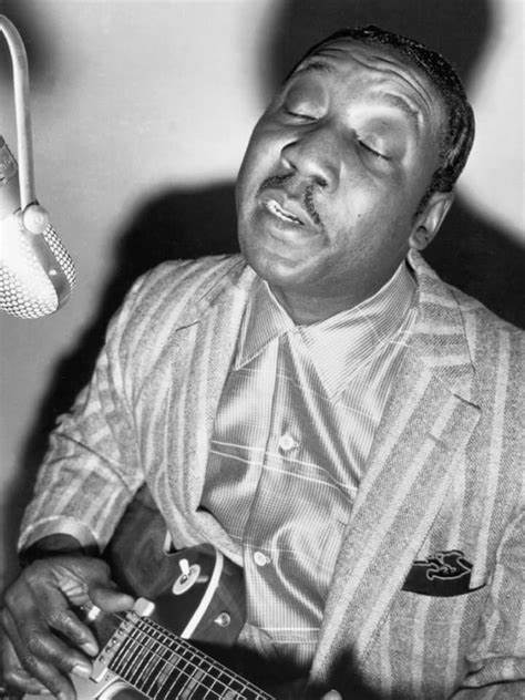 prolixmusic_'s tweet image. Muddy Waters recording at Chess Records, Chicago, circa 1952.