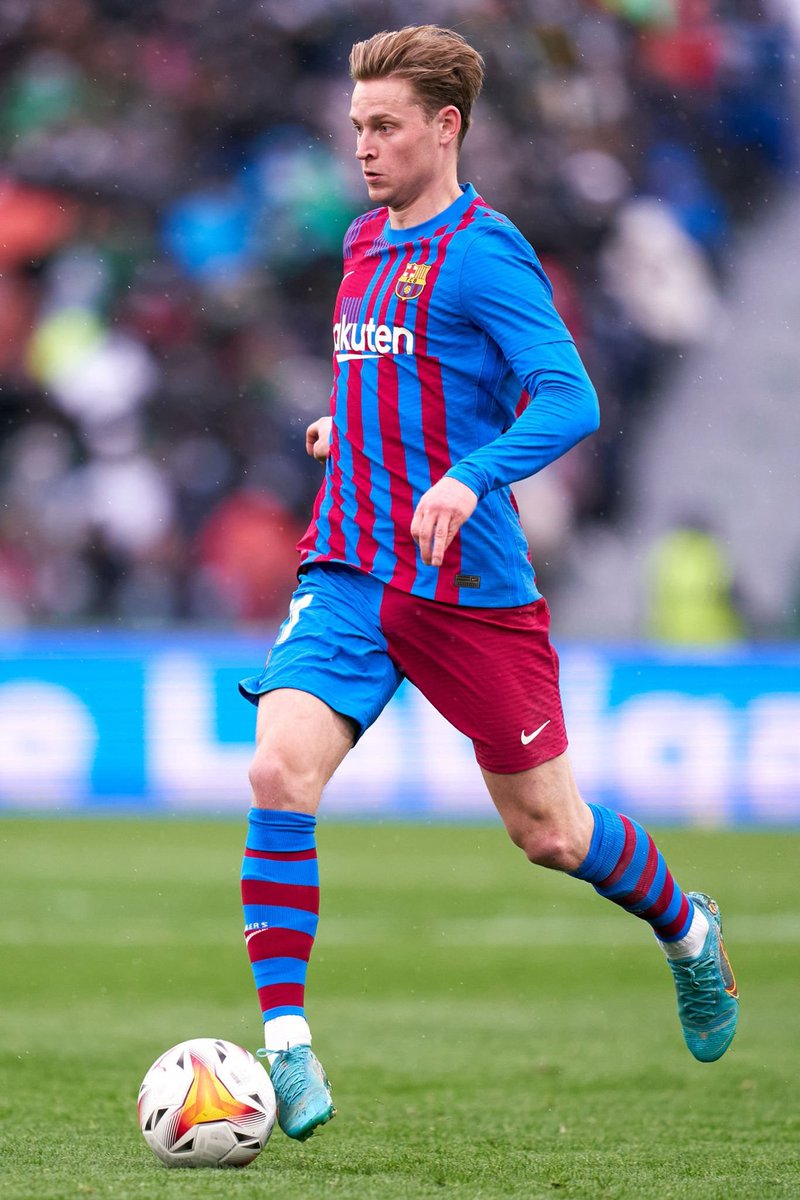 DeadlineDayLive's tweet photo. 🚨 Joan Laporta has reiterated Barcelona's position on Frenkie De Jong: the club wants to keep him, despite the offers from Manchester United! ❌

(Source: press conference) https://t.co/QekIUp8OZp