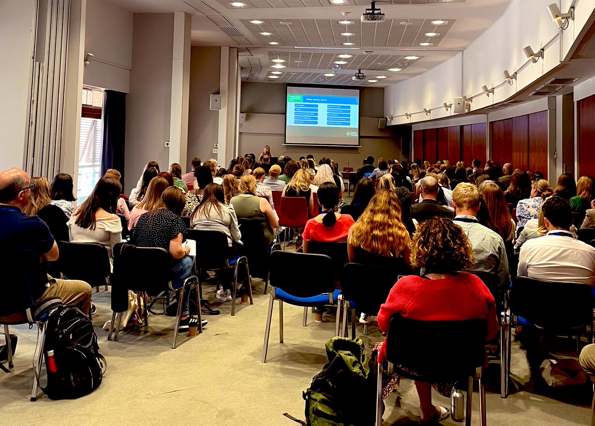 Packed out room! Great ideas for engaging donors and deepening relationships with <a href="/LatchLynda/">Lynda</a> from <a href="/AnimalsAsia/">Animals Asia</a> #CIOFFC 🐻🐻‍❄️