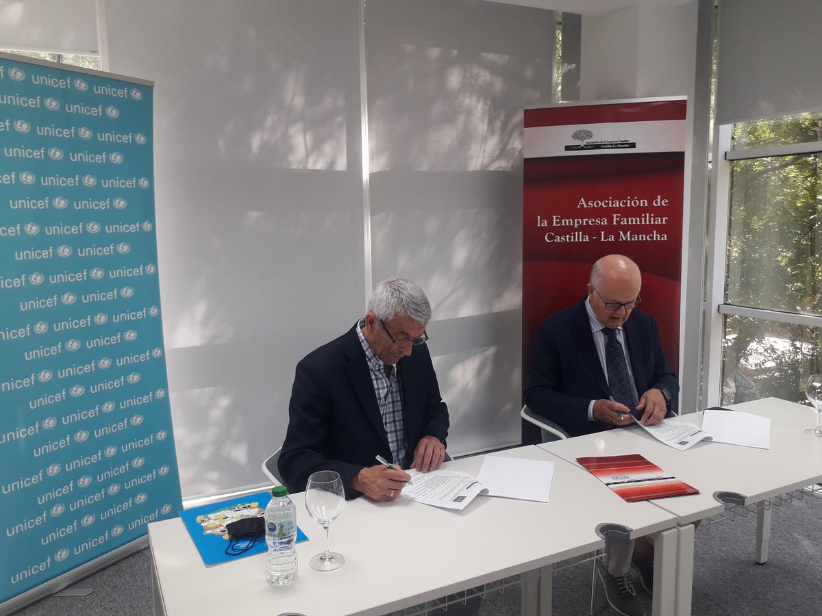 UNICEF ComitéCLM (@unicef_clm) on Twitter photo La <a href="/aefclm/">aefclm</a> firma un acuerdo marco de colaboración con <a href="/UNICEF_CLM/">UNICEF ComitéCLM</a> para promover y proteger los derechos de la infancia y trabajar conjuntamente en el cumplimiento de los #ODS La <a href="/aefclm/">aefclm</a> firma un acuerdo marco de colaboración con <a href="/UNICEF_CLM/">UNICEF ComitéCLM</a> para promover y proteger los derechos de la infancia y trabajar conjuntamente en el cumplimiento de los #ODS