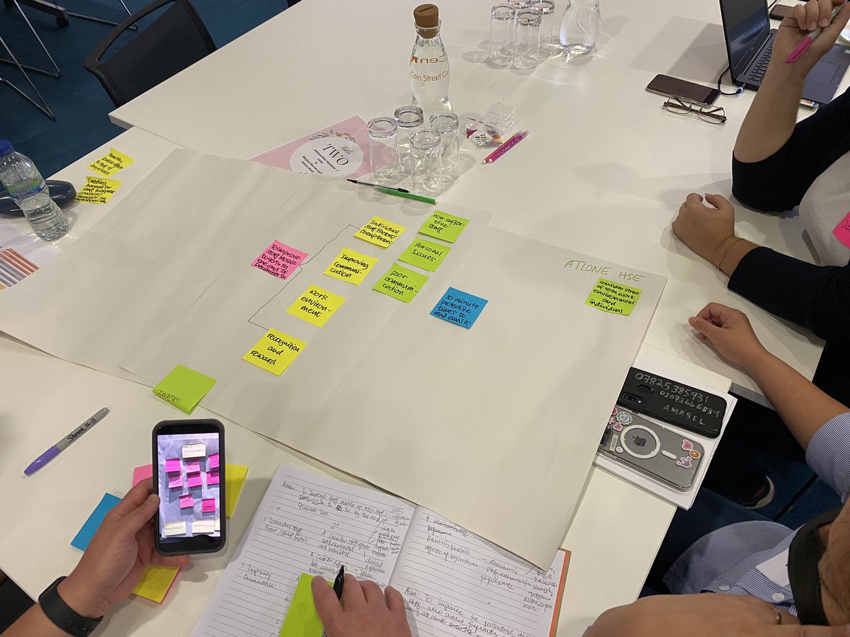 Lucinda Hollinshead tweet media