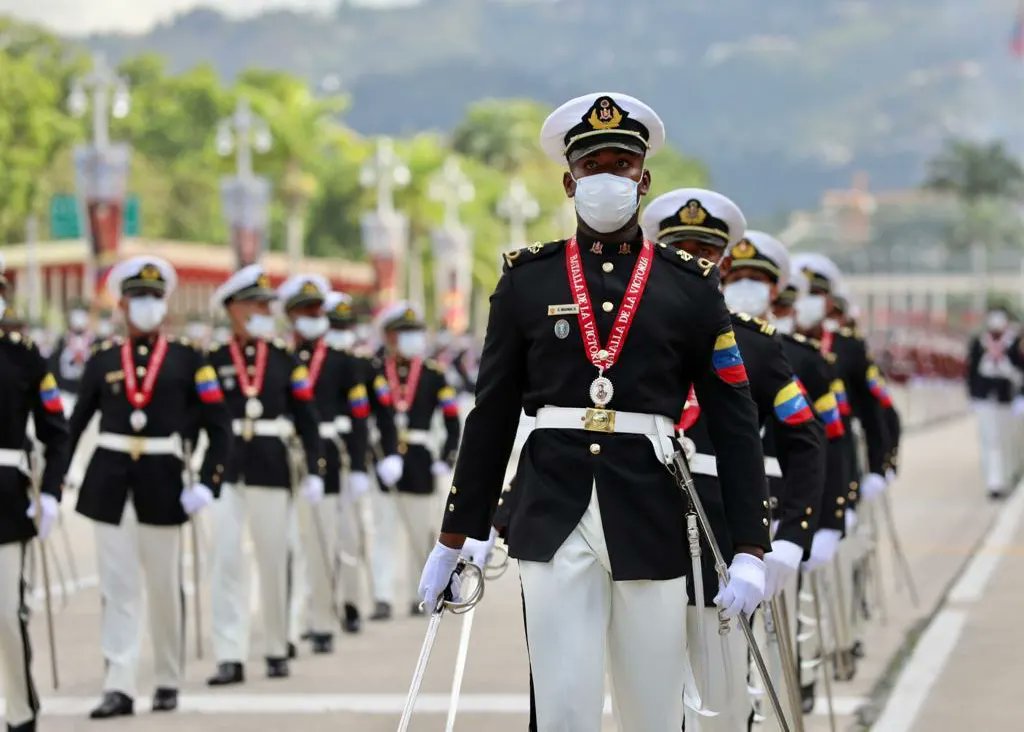 En #Fotos|| Desfile Cívico Militar en honor al Día de la Declaración de Independencia de Venezuela y Día en de la Fuerza Armada Nacional Bolivariana 
#211AnosDeIndependencia