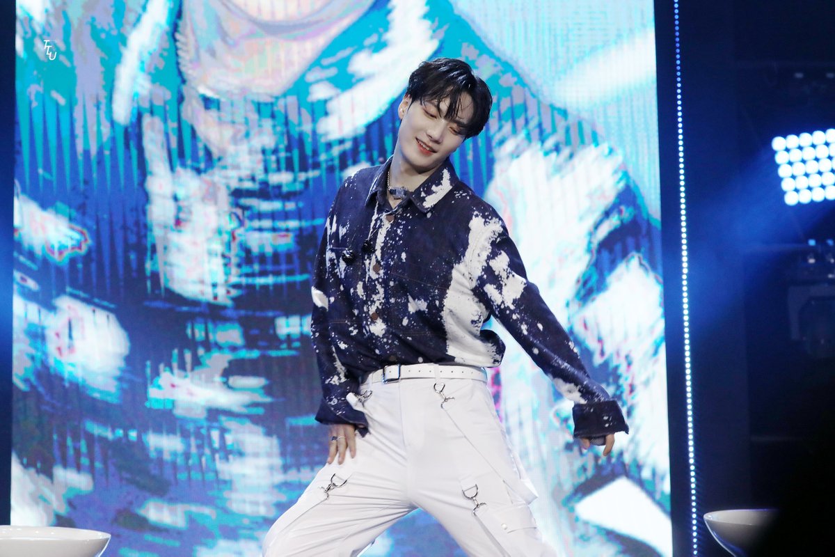 TTLU_JR's tweet photo. 220702 김종현 팬미팅 Hi

청불방방붕붕갱얼쥐 
#김종현 #KIMJONGHYEON 
#쫑나잇 https://t.co/6P7vLa7OjC
