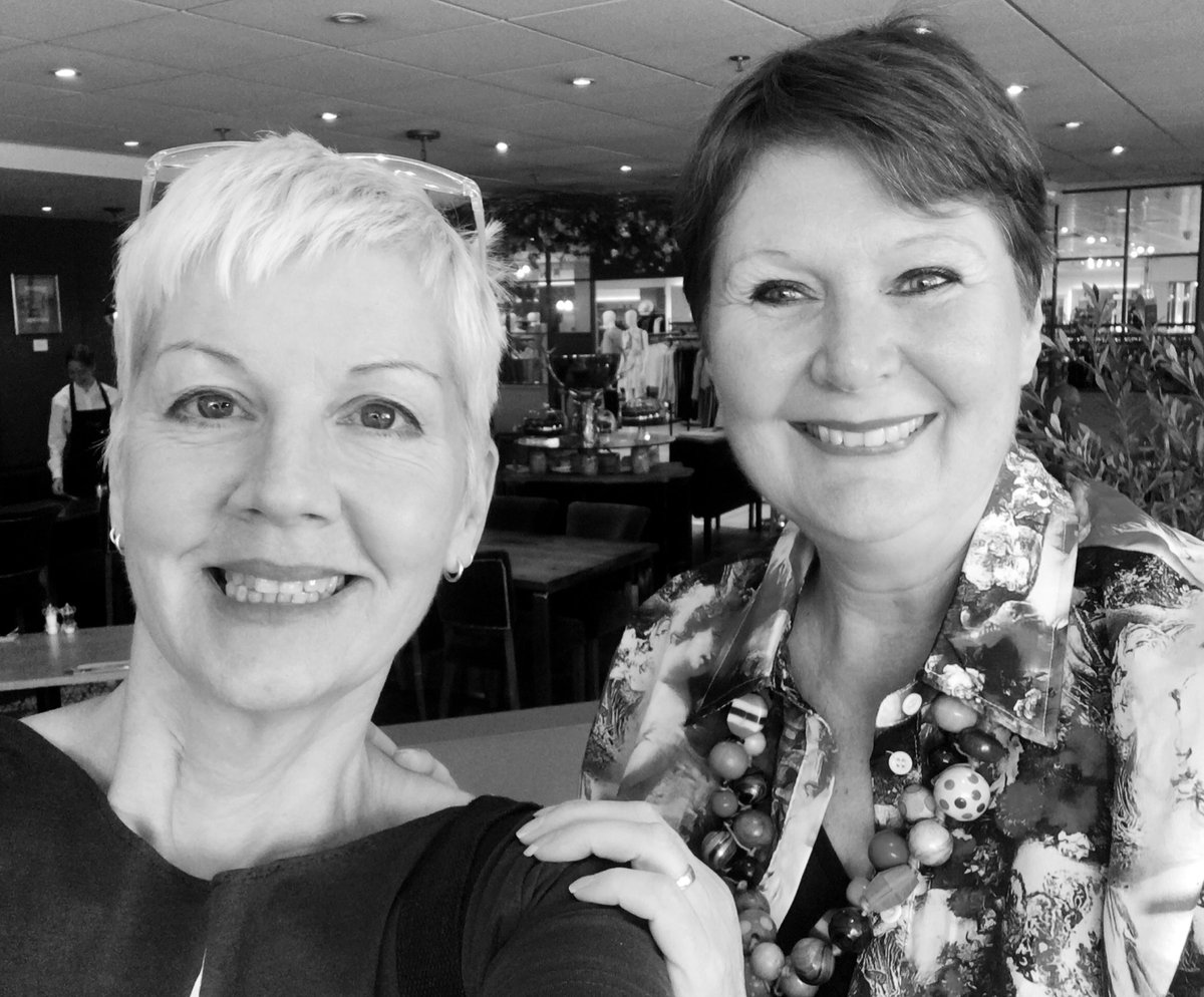 “Of all the gin joints in all the towns in all the world, she walks into mine”
Uncanny bumping into <a href="/BiscuitJill/">Jill Watkinson</a> in <a href="/JarroldNorwich/">Jarrolds</a> today!