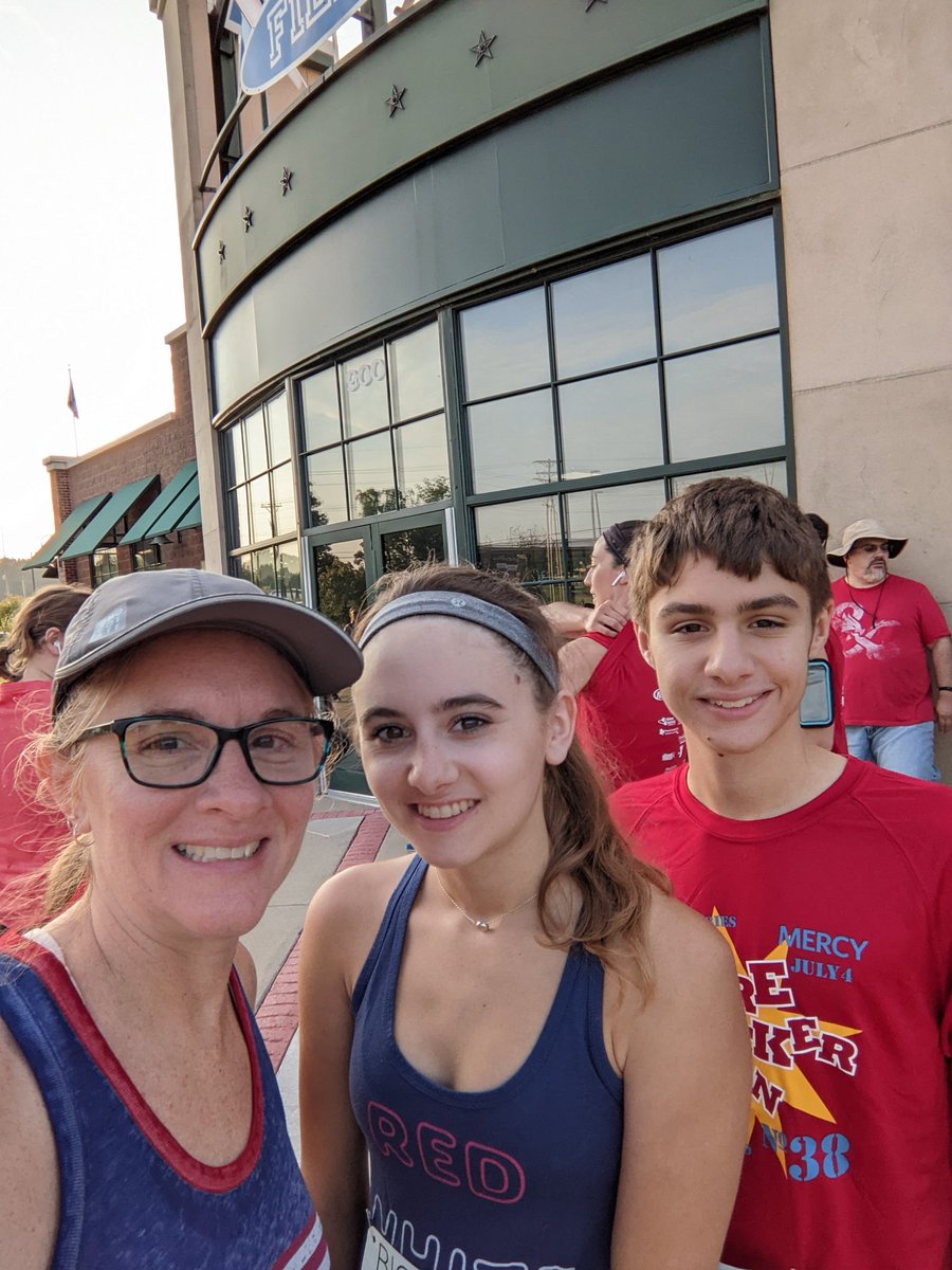 MommyWilmes's tweet photo. #Firecracker5K
Only saw Sarah, and so glad I have runners in my family. No PR here, too hot! And I slowed to walk with Meg who puked https://t.co/taawsqN8R0