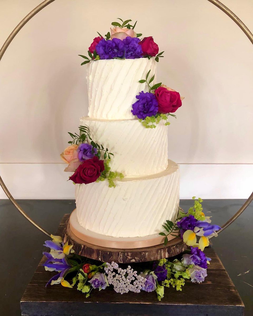 RightCateringCo's tweet photo. We here at The Right Catering Company specialise in Weddings🥂🎩

The ballroom in Slane Castle is such an elegant Wedding Venue, bespoke weddings are a dream in this private castle🏰❤️ https://t.co/15UXFnk7Py