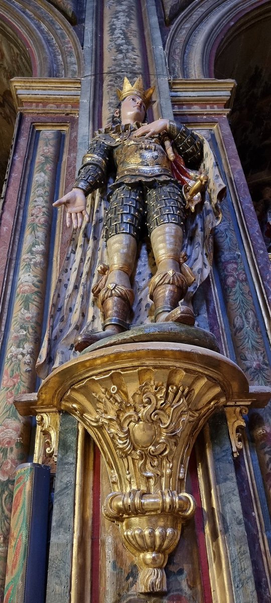 Imagen barroca de San Hermenegildo representado en
atributos de rey tallada por Francisco Javier de Coll hacia
1756 y policromada por Manuel de Mendieta. Representa
al hijo del rey visigodo Leovigildo. Iglesia de Sta. María de Palacio #Logroño