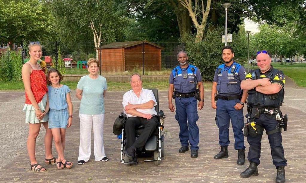 HandhavingN_010's tweet photo. Met betrokken #Crooswijk-ers, wijknetwerkers @GoedInCrooswijk en Politie ronde door de wijk. Rustig aan want het was een snikhete dag. Onze informatie delen, zó zorgen we #Samen voor een fijne buurt! #Schuttersveld #Crooswijkseweg #Jongeren #Overlast ^Re https://t.co/1Ks4l6Cngq