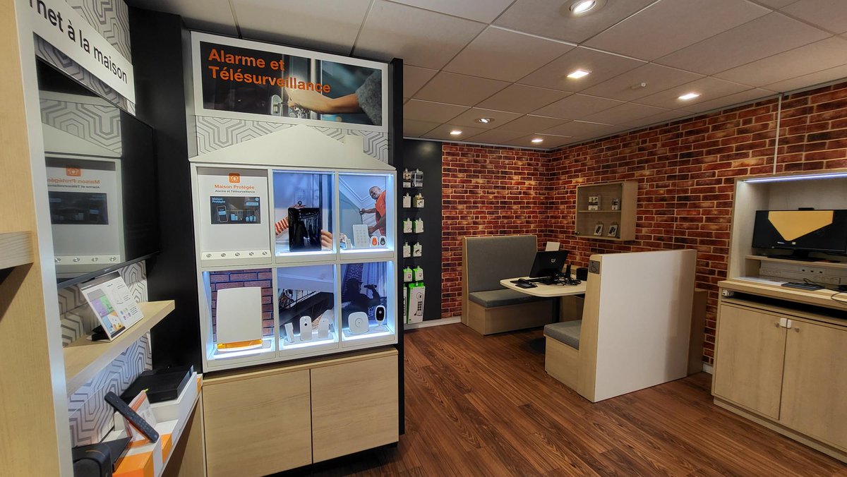 🚀 Aujourd'hui, nous retrouvons Nicolas et son équipe pour l'ouverture de notre nouveau Smart Touch #Orange @Gdt, à #Chaumont. Nous vous attendons nombreux, du lundi au samedi, au 13 rue Victoire de la Marne ! 📌
#TouslessouriresGdt