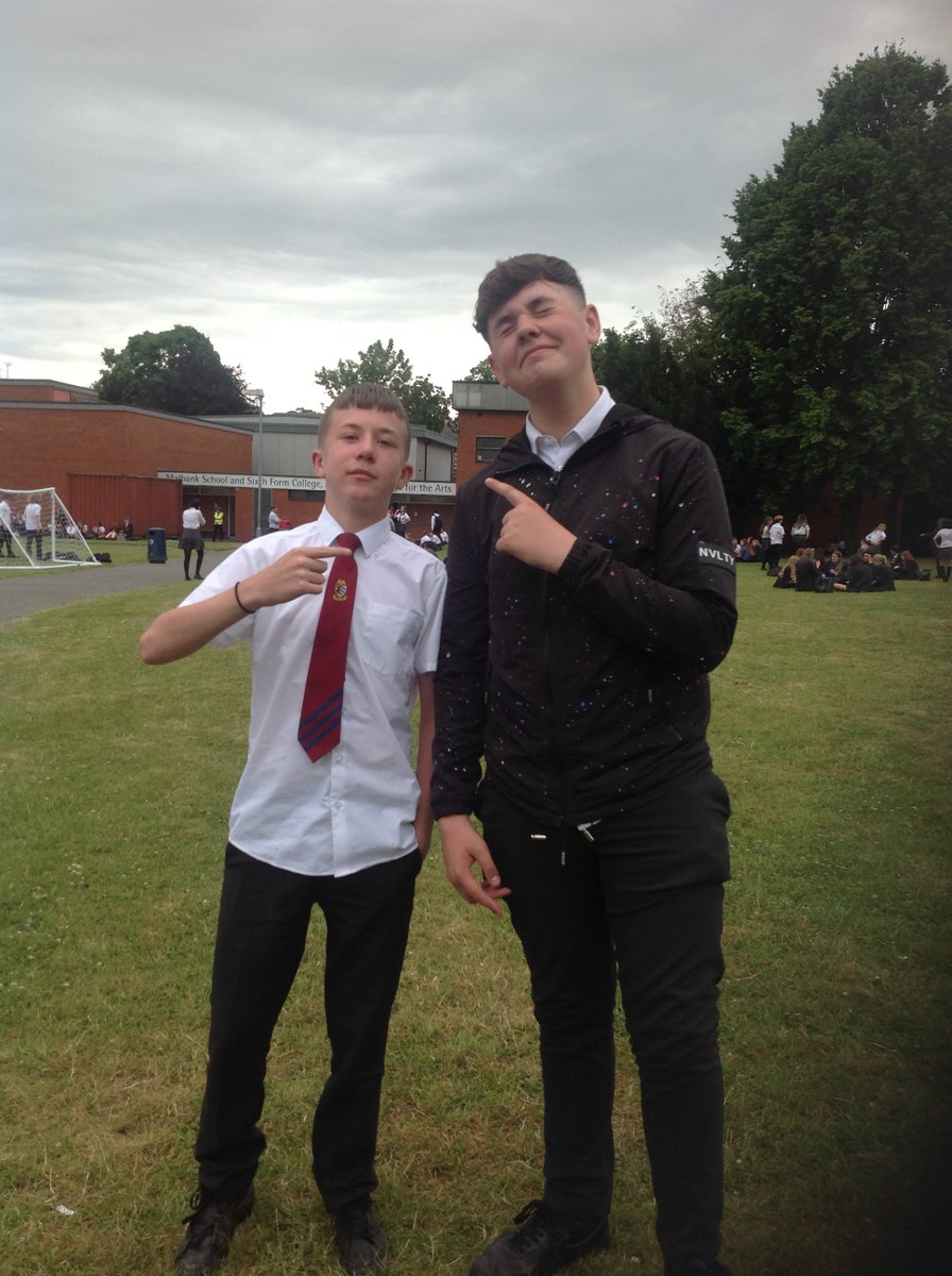 MalbankKS4's tweet photo. Fun at the year 9 and 10 ice cream reward afternoon #welldone https://t.co/gy5YeMstYT