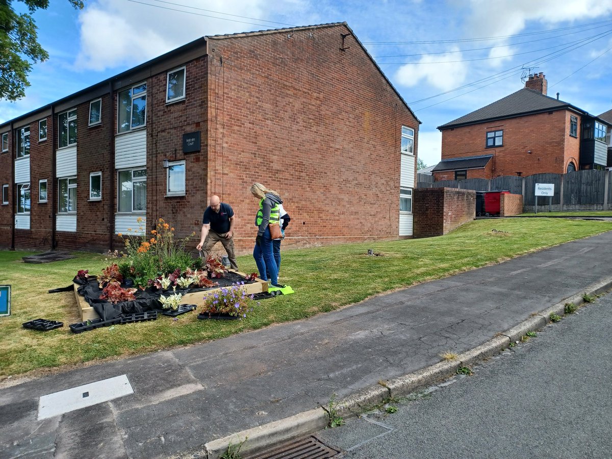 HoneycombCIT's tweet photo. It's the start of the Big Green Summer Clean here today. Today saw @LauraStaffsH and @DianeHoneycomb along with the gardening plant the new raised bed at Malcolm Court. We went door knocking to raise awareness of customer engagement @Staffshousing  @tpasengland #customervoice https://t.co/6Kf5MYxLEy